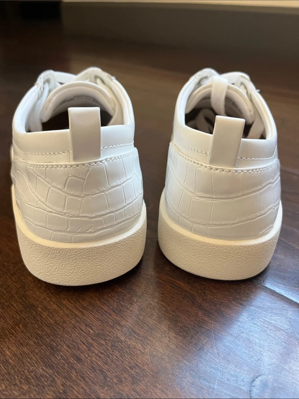 Vionic White Leather Women's Low-Top Sneakers